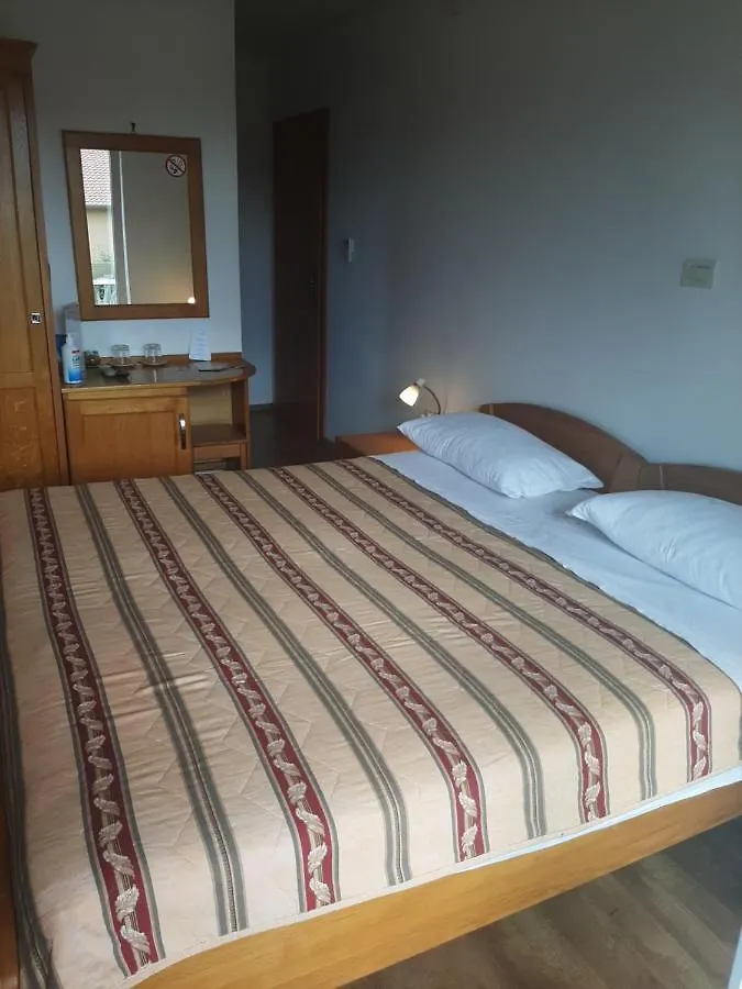 Room Eta Cres