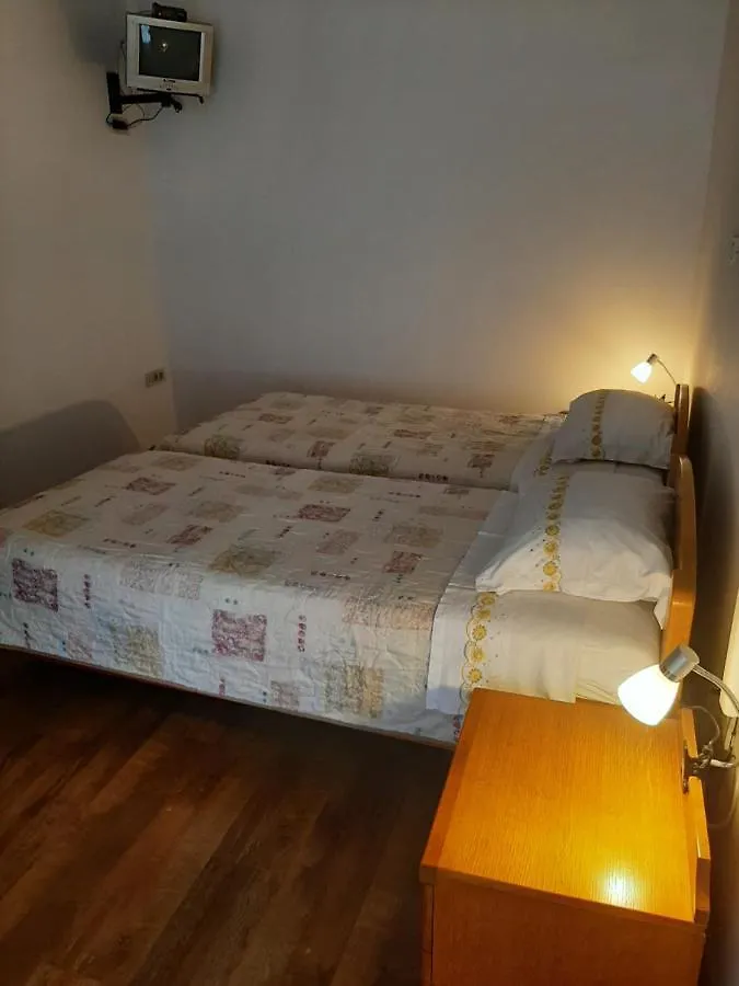 Room Eta Cres